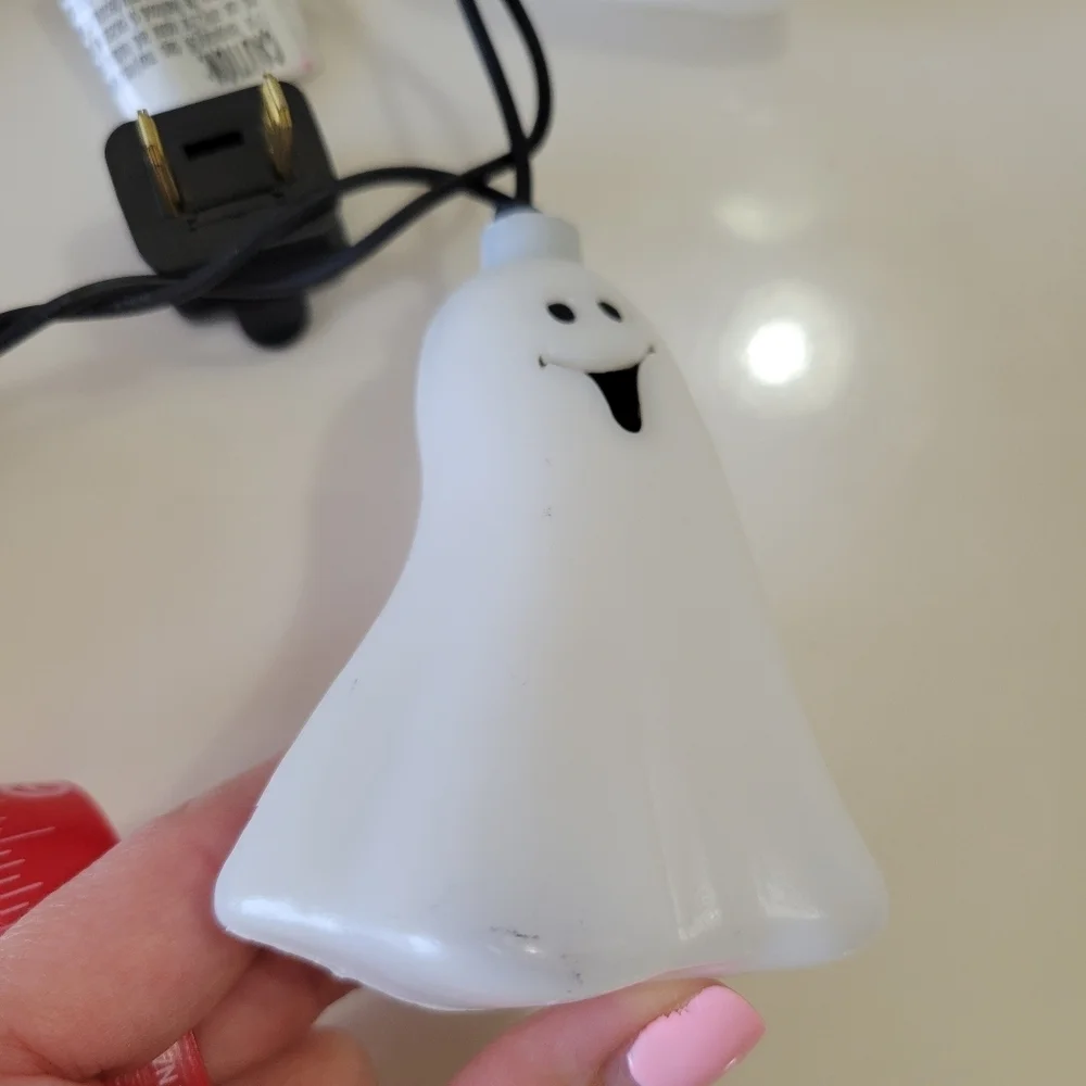 NWOT Halloween Ghost Lights 6 ft long string of lights